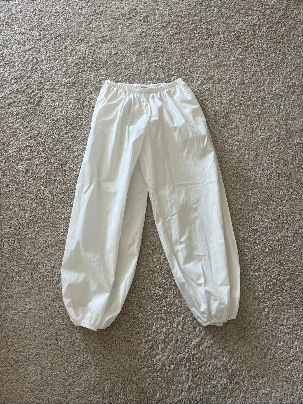White barrel linen pants